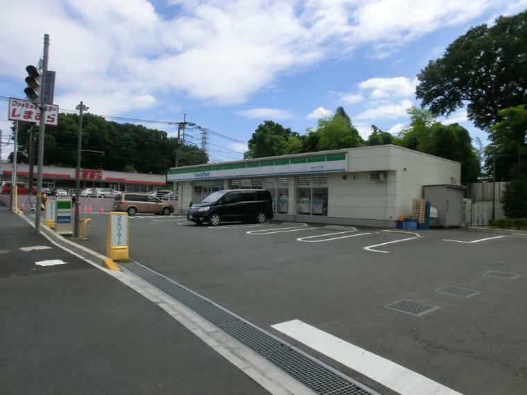 【コンビニエンスストア】ファミリーマート新座片山一丁目店まで891m