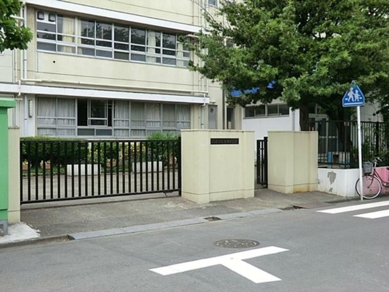 川崎市立渡田中学校 生徒が毎日を生き生きと生活することができ、学習面も合わせて充実感・達成感を持てる喜びの場としての学校づくりをめざす。