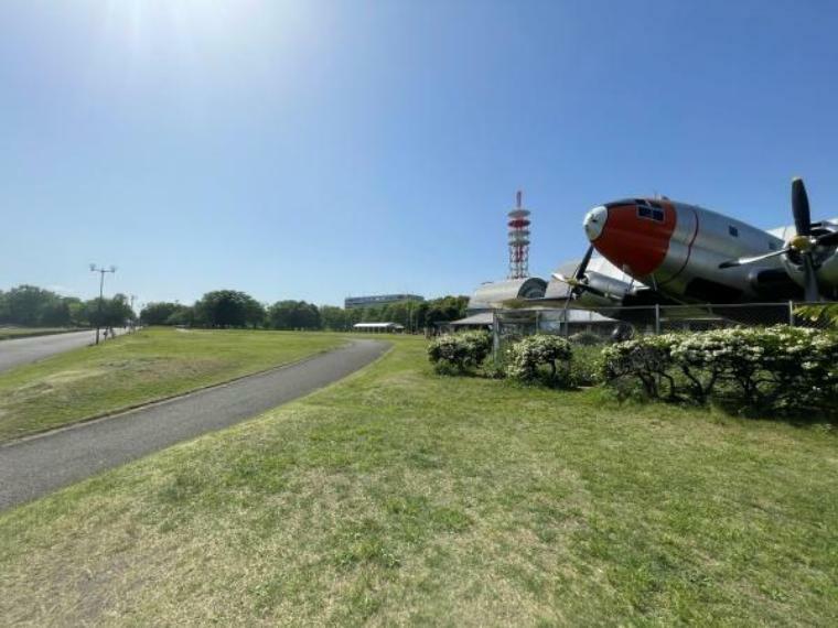 所沢航空記念公園 ランニング、ウォーキングに最適なのはもちろんの事、遊具も沢山あるので小さな子供も楽しく遊べます。土・日にイベントも多くやっている公園です！公園内に飛行機の展示や所沢航空発祥記念館内でも展示をしています