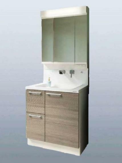（同仕様写真）洗面台はハウステック製の三面鏡付に交換します。吐水口が引き出して使えるハンドシャワー水栓つきで、洗髪や洗面ボウル周りのお掃除や寝癖取りもラクラクです。