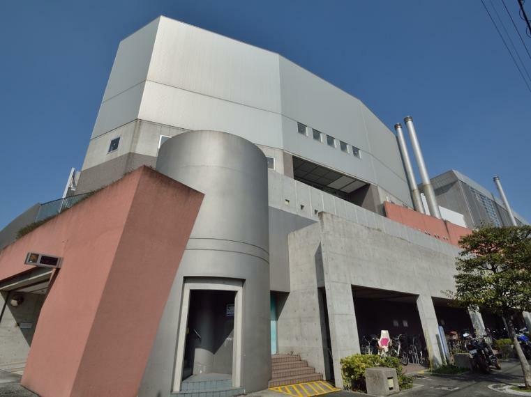 横浜市西スポーツセンター（トレーニング室・プール、体育室、バドミントン・卓球等の施設を市民は利用することができます。）