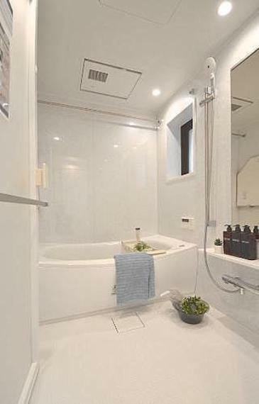 ■換気乾燥暖房機付きの浴室で快適なバスタイム！