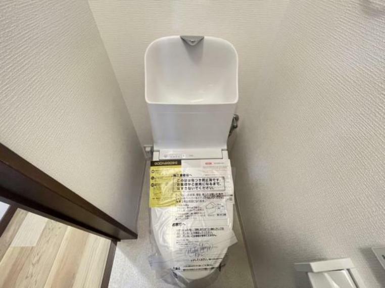【リフォーム済】トイレはTOTO製の温水洗浄機付き便器に新品交換をしました。