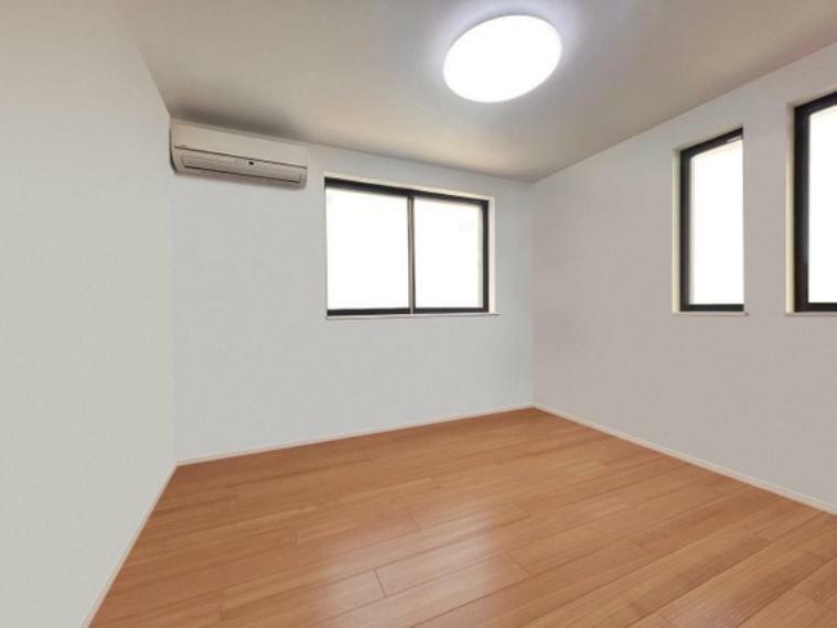 【画像処理技術で家具を消し、空室イメージを再現しています】白を基調とした部屋は、部屋をより広く見せ、光を反射するので部屋を明るく美しく見せる効果もあります。