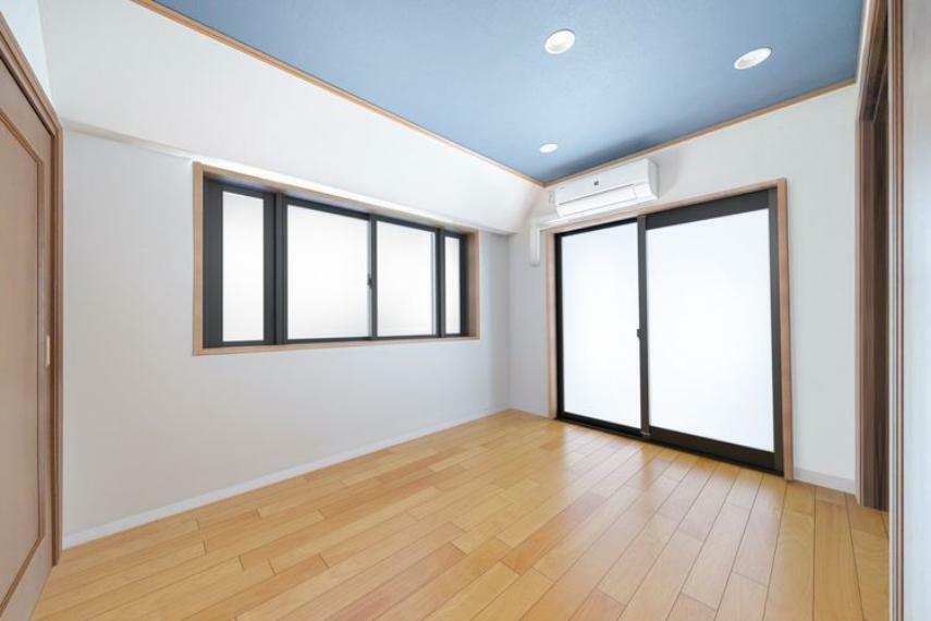 【洋室（1）】※画像はCGにより家具等の削除、床・壁紙等を加工した空室イメージです。