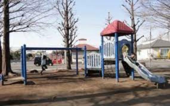 【藤塚みどり公園】　楽しめる遊具があり　広いスペースで小さいお子さまから大きなお子さままで充分に遊べます。