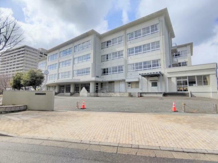【周辺環境】新潟市立宮浦中学校まで約3.3km（徒歩45分）です。