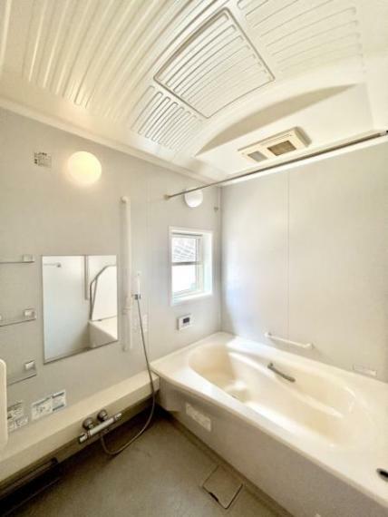 【リフォーム中】浴室の写真です。水栓とシャワーを交換いたします。1.25坪のゆったりとした浴室です。
