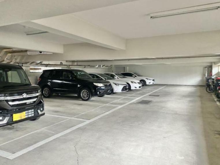 駐車場ももちろん完備しておりますのでお車所有の方にも心強いです。