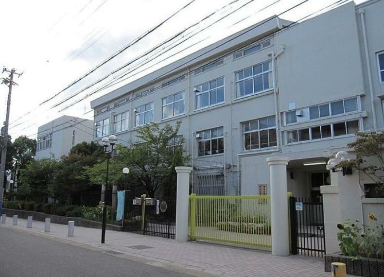 神戸市立湊川中学校 徒歩12分。