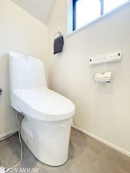 シャワートイレ・快適なトイレタイムに欠かせないシャワートイレ。各階に設置しているので、慌ただしい時間帯も安心です。