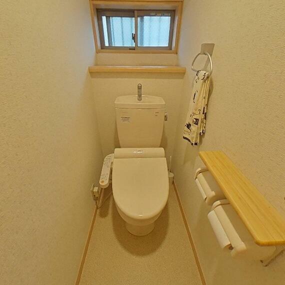 トイレはウォシュレット機能付きの最新タイプです。